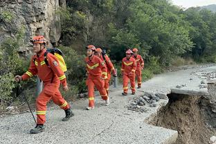 队记：哈登提高了球队上限 但我们还需要一位能拼板的前锋