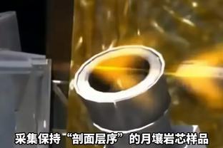 东体：战国安前申花队医一个个为队员做恢复，工作精确到分钟